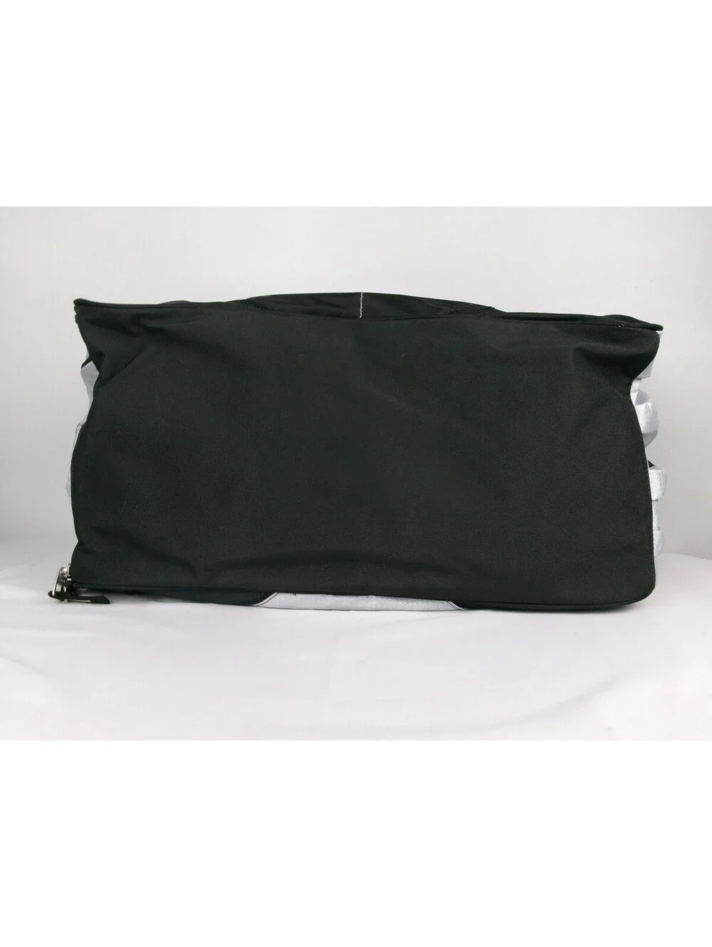 Vintage 2010 Nike Gym Duffel Bag Black Silver BA2773-040 Shoe Compartment